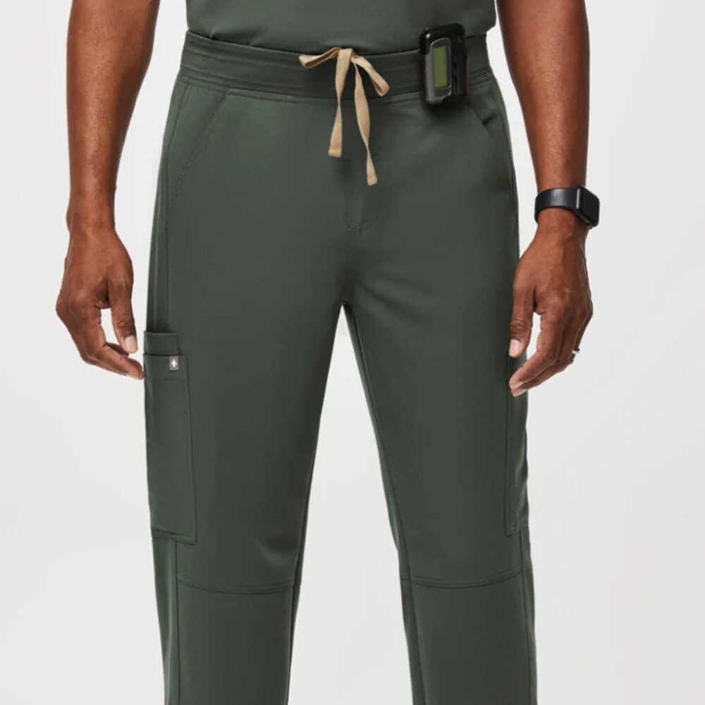 Men's FIGS Moss Axim Scrub pants - NWT - Size Small (Regular)